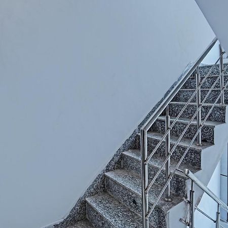 Oyo Flagship Evergreen Tower Hotel Газиабад Экстерьер фото