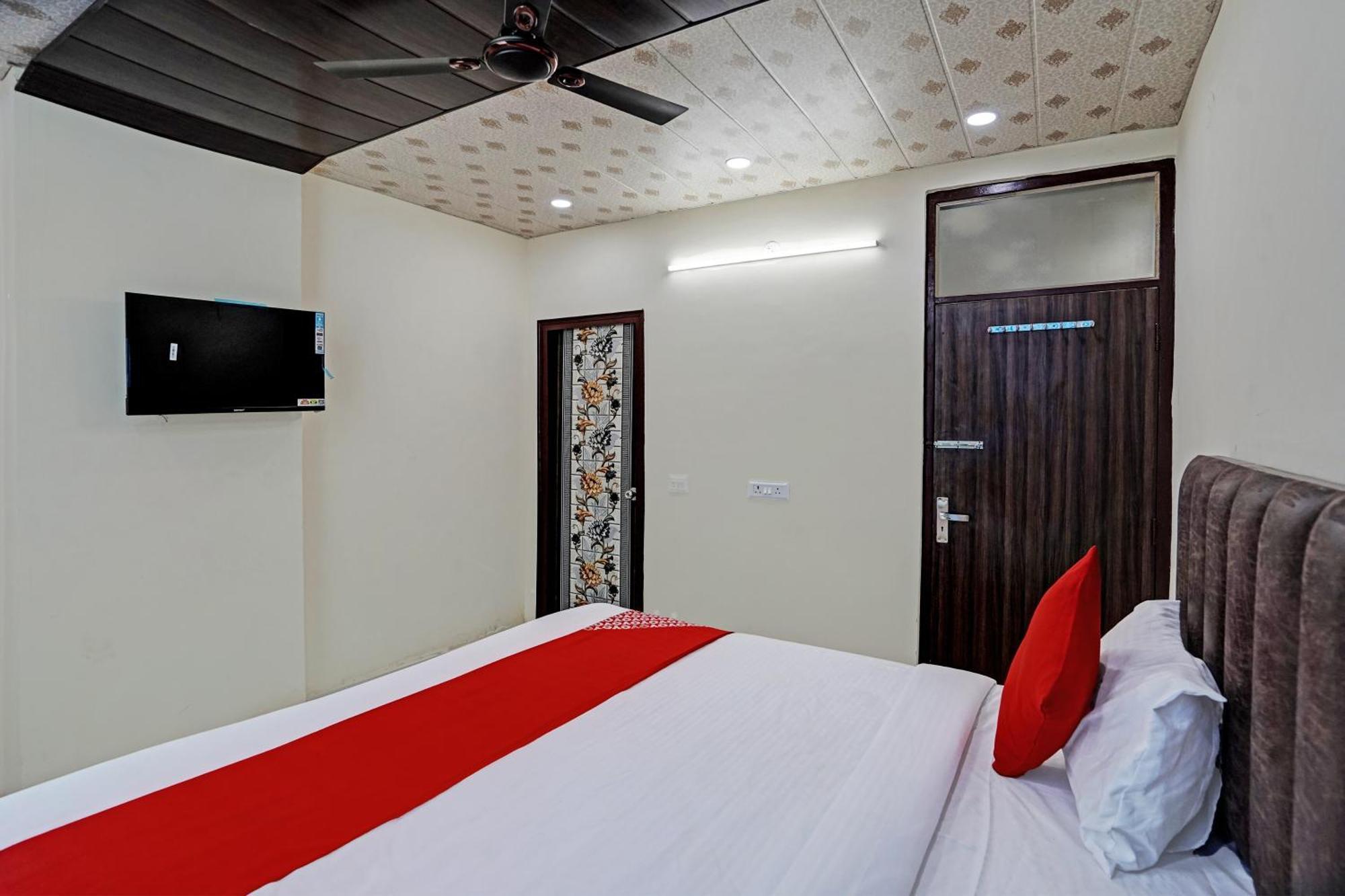Oyo Flagship Evergreen Tower Hotel Газиабад Экстерьер фото