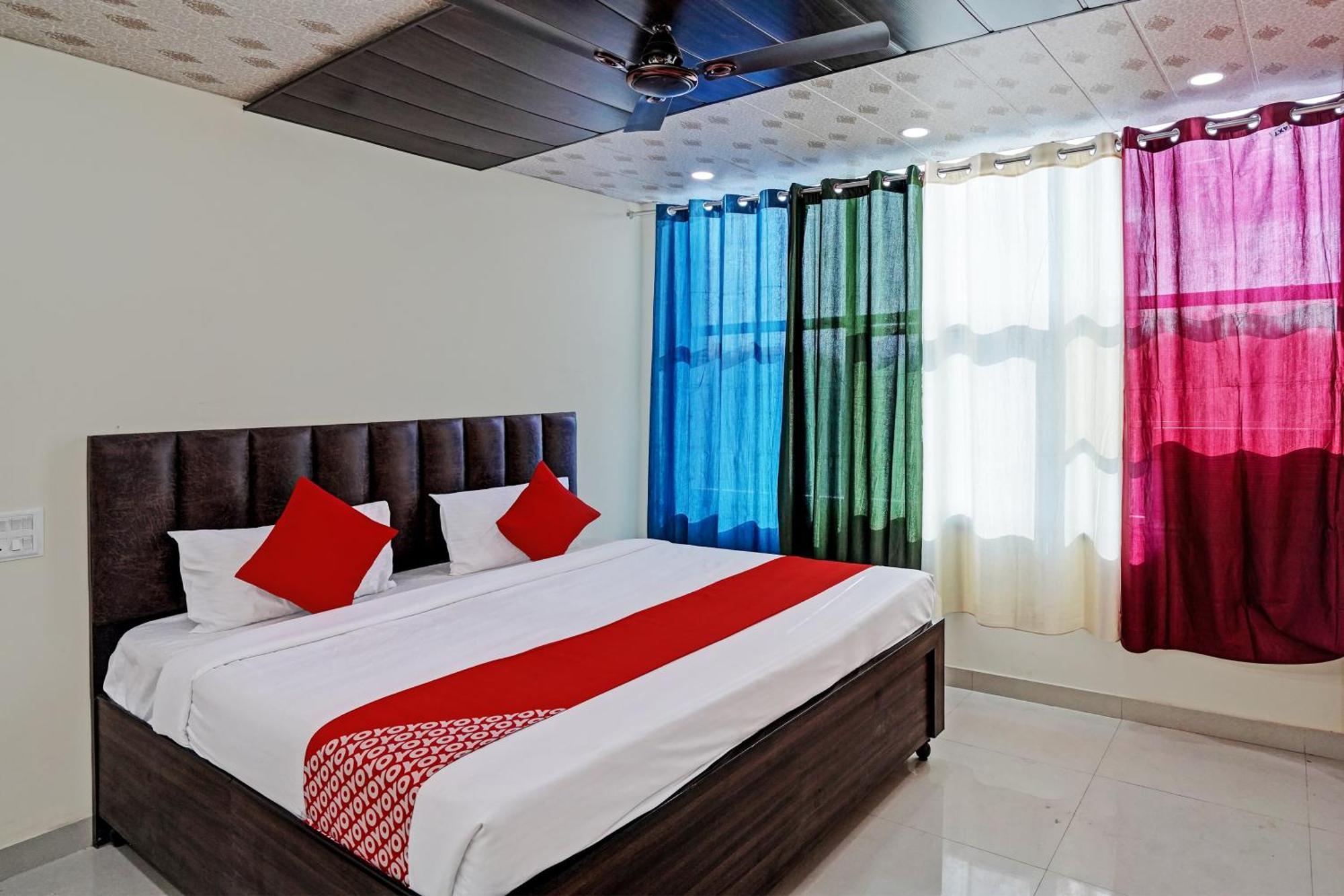 Oyo Flagship Evergreen Tower Hotel Газиабад Экстерьер фото