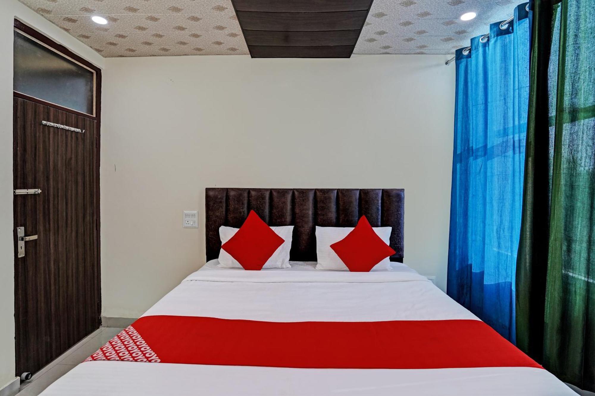 Oyo Flagship Evergreen Tower Hotel Газиабад Экстерьер фото