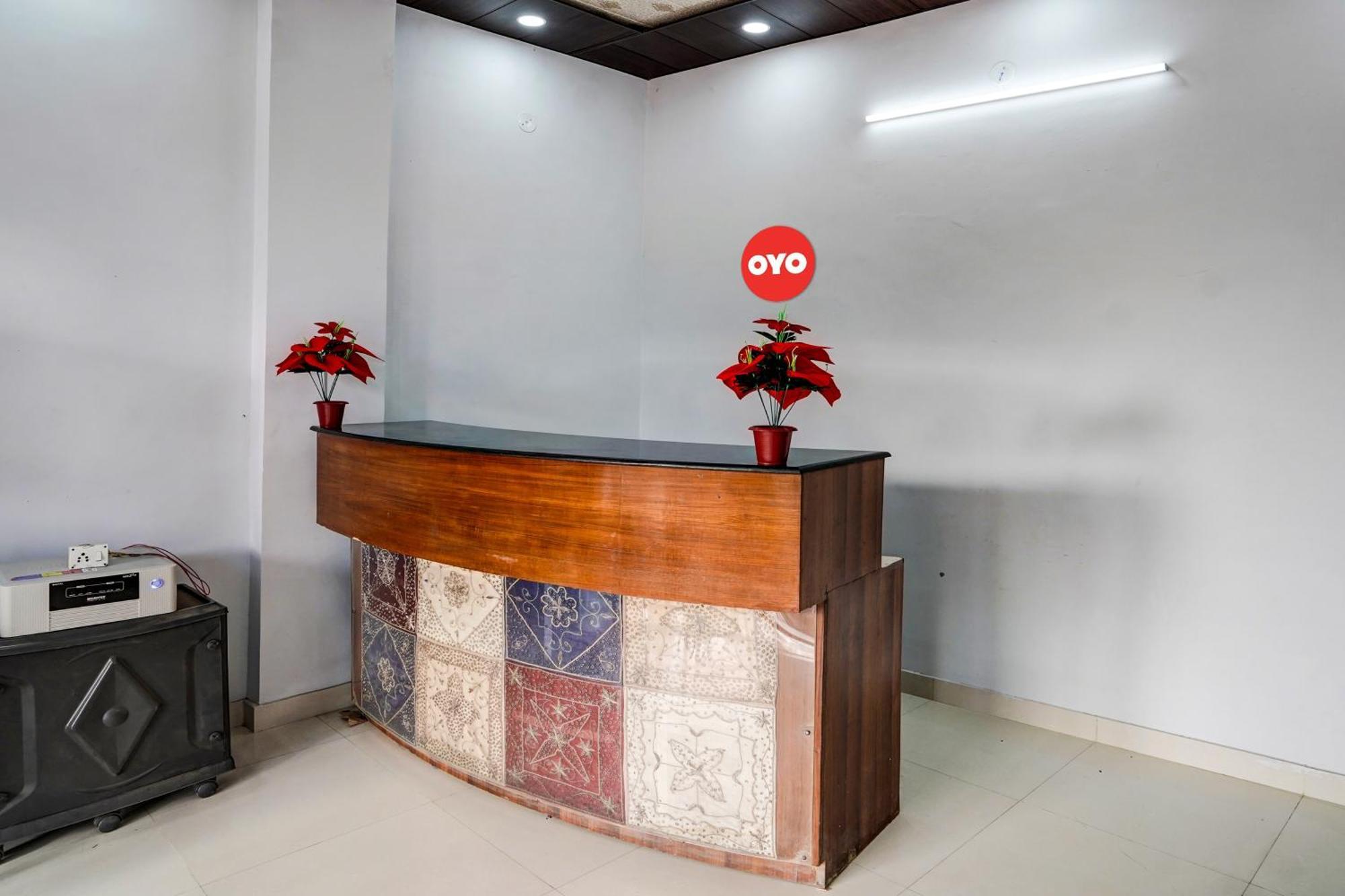 Oyo Flagship Evergreen Tower Hotel Газиабад Экстерьер фото