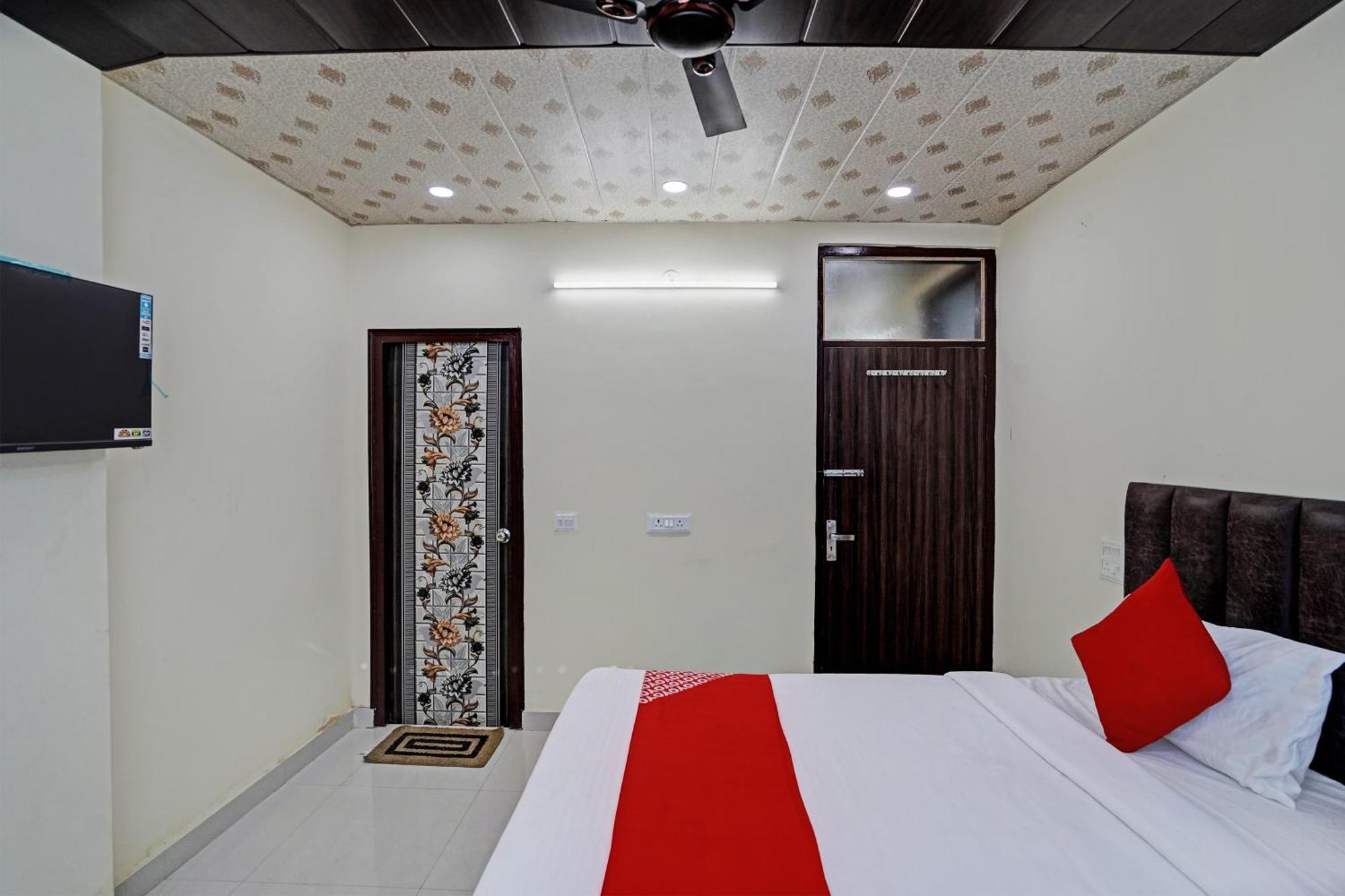 Oyo Flagship Evergreen Tower Hotel Газиабад Экстерьер фото