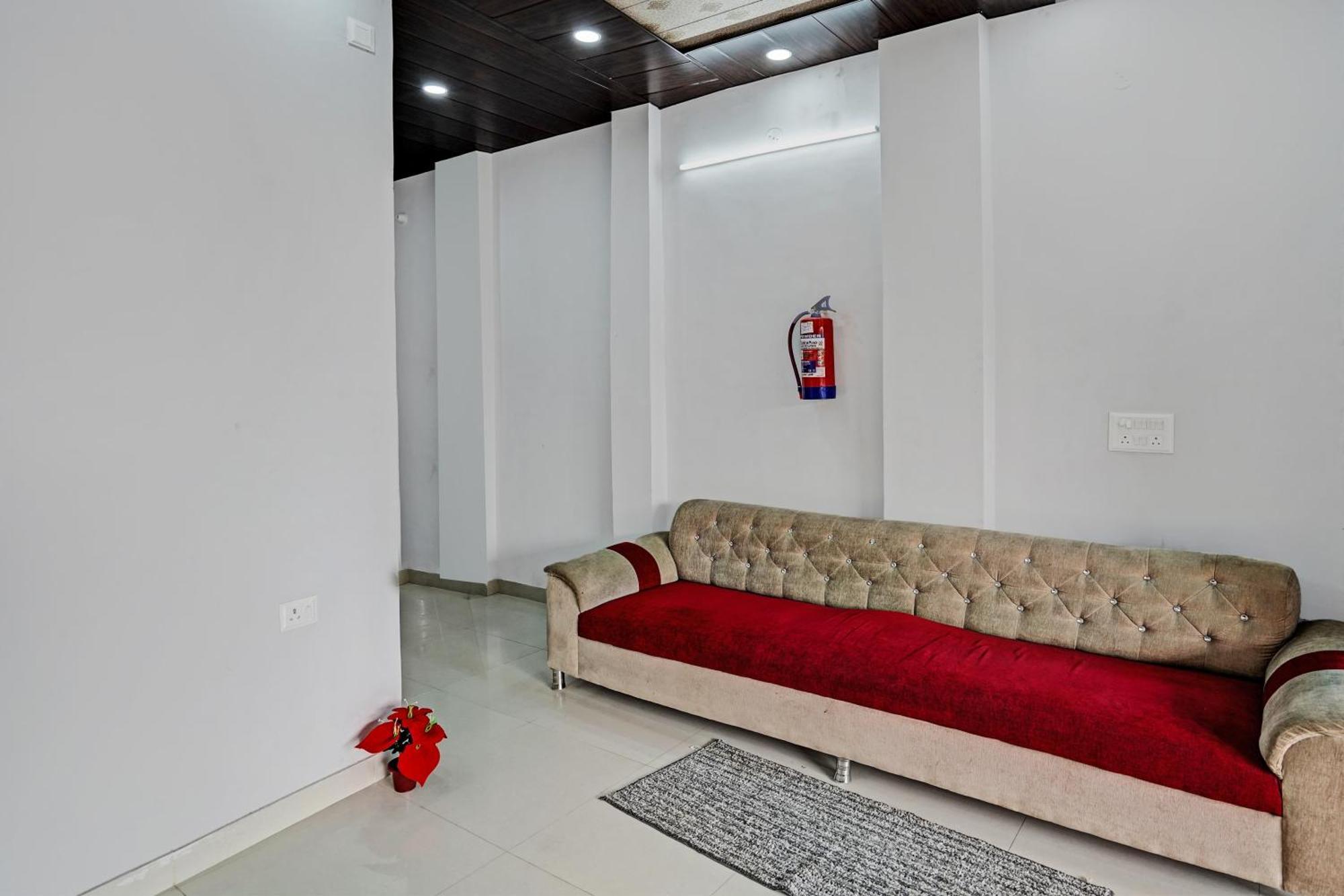 Oyo Flagship Evergreen Tower Hotel Газиабад Экстерьер фото